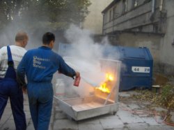 Gaszenie ognia foto: Kasia Koj