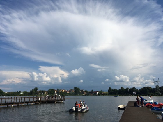 Na skrzydłach burzy (Moto i hol, Osiek, lipiec)