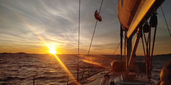 Jachtowy sternik morski w Chorwacji (październik 2022)